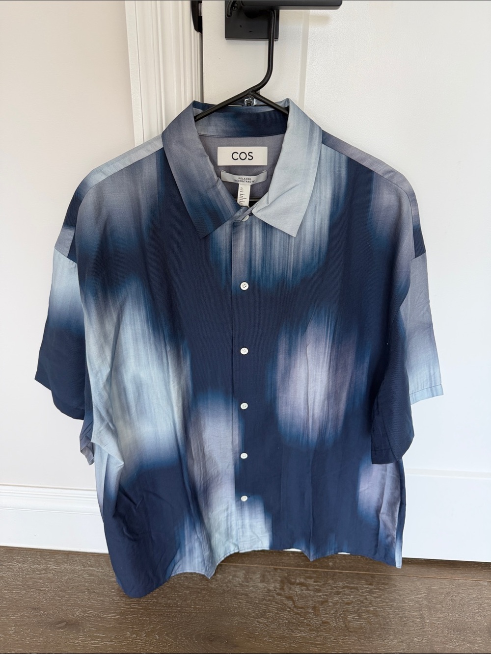 COS Men’s Short-Sleeve Button-Down Shirt in Navy and Light Blue Wash